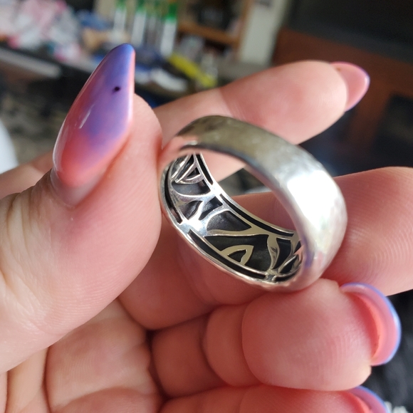 John Hardy Sterling Hammered Ring - Picture 3 of 8